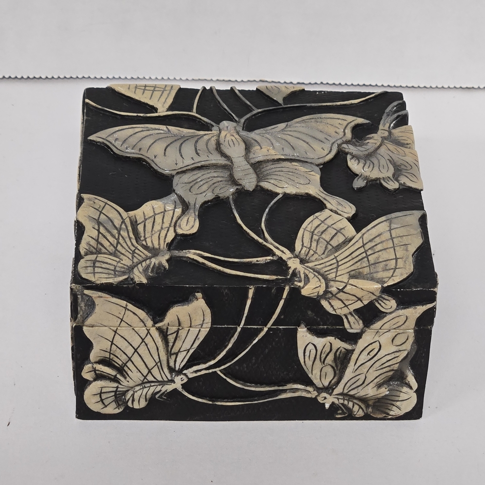 Soapstone Carved Butterfly Trinket Box EUC 4"x4"x2
